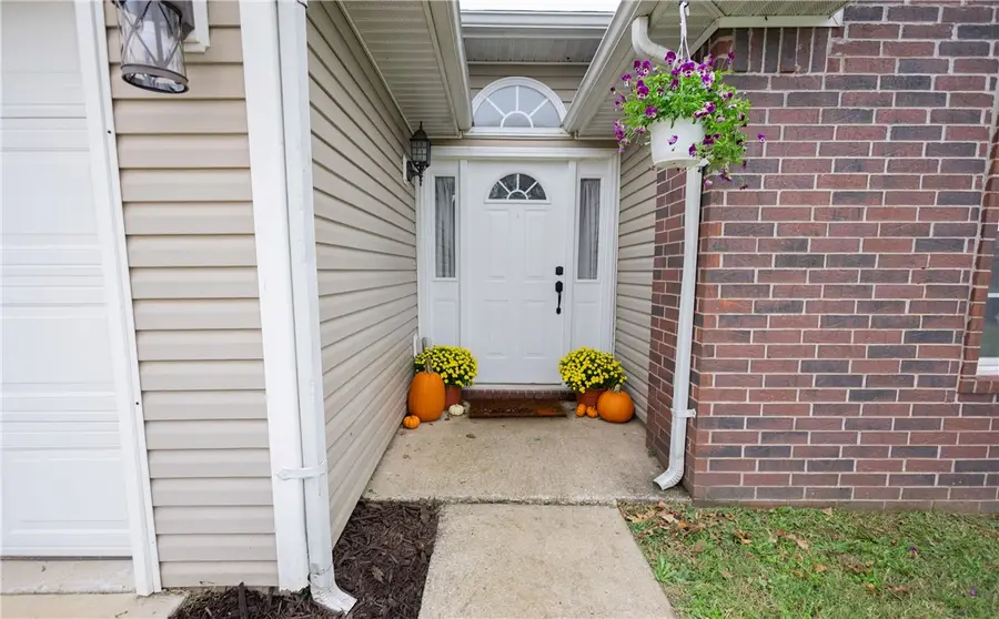 151 Elizabeth Drive, Huntsville, AR 72740 - Image #2