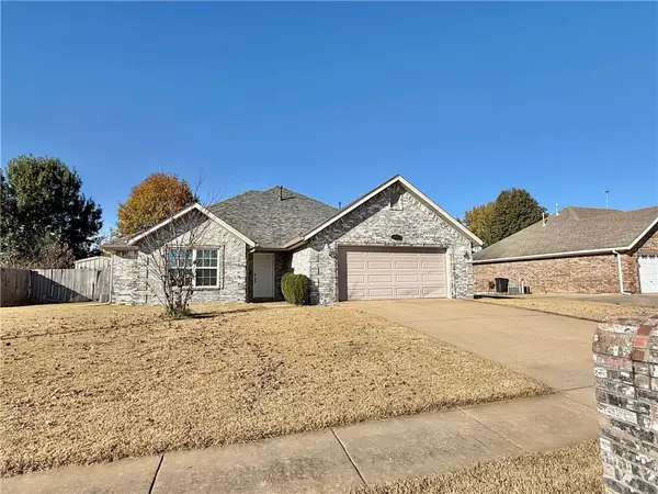 818 Grant Avenue, Prairie Grove, AR 72753