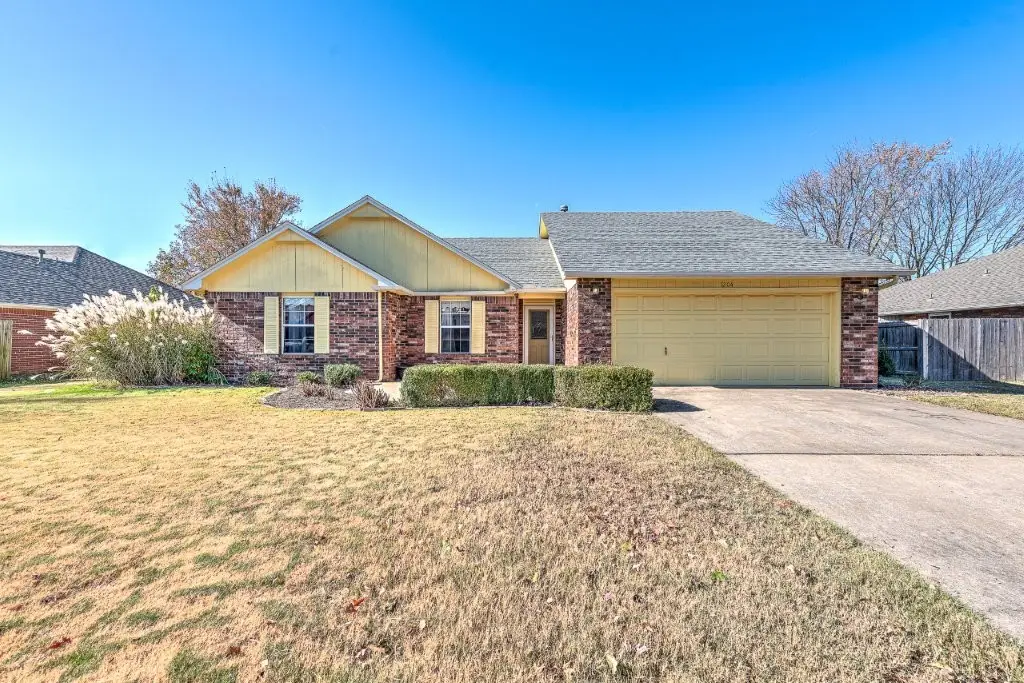 1204 N Cardinal Drive, Rogers, AR 72756 - Image #1