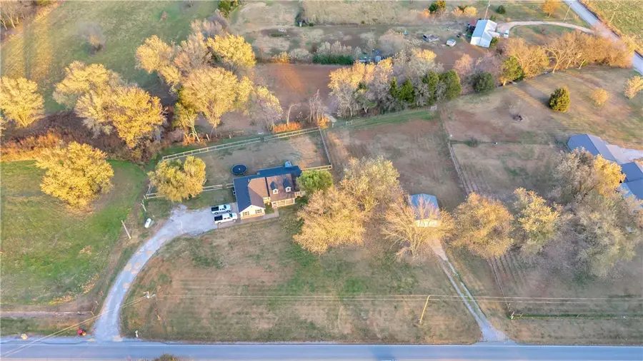 10302 N Bloomfield Road, Gentry, AR 72734 - Image #3