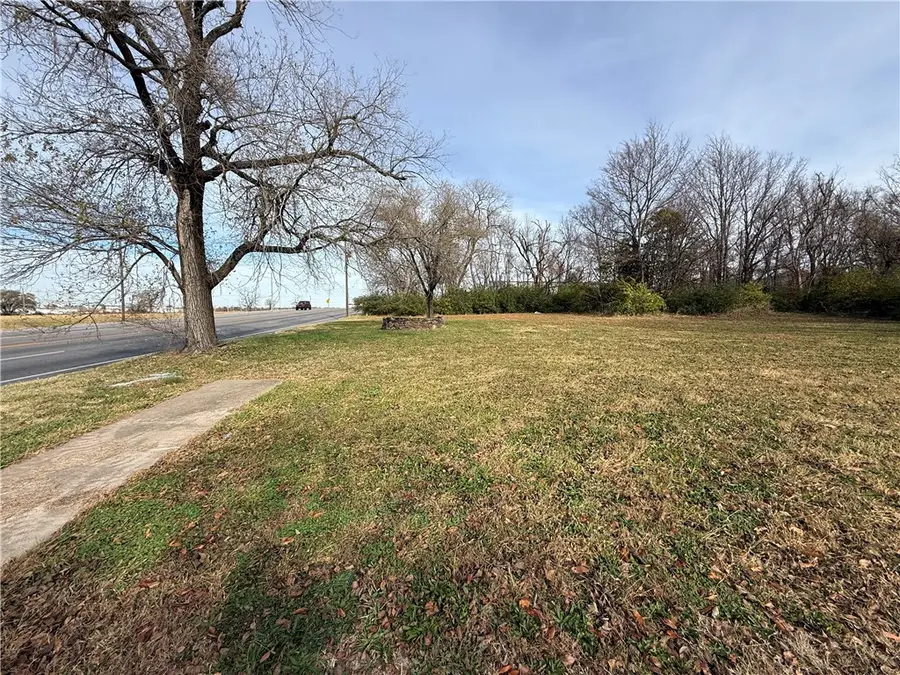 1013 Old Missouri Road, Springdale, AR 72764 - Image #2