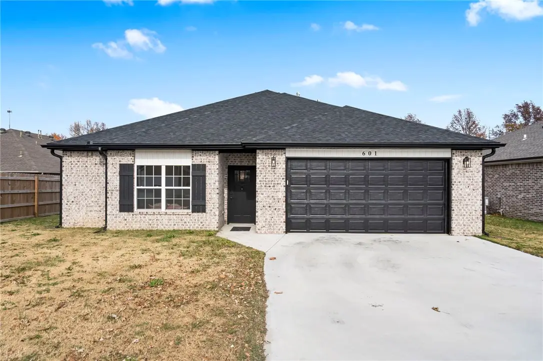 601 E Lake Francis Drive, Siloam Springs, AR 72761 - Image #1