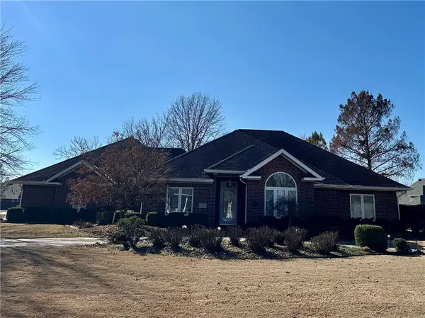 2721 S Laurel Crossing Circle, Rogers, AR 72758