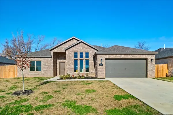 1004 Autumn Royal Avenue, Lowell, AR 72745