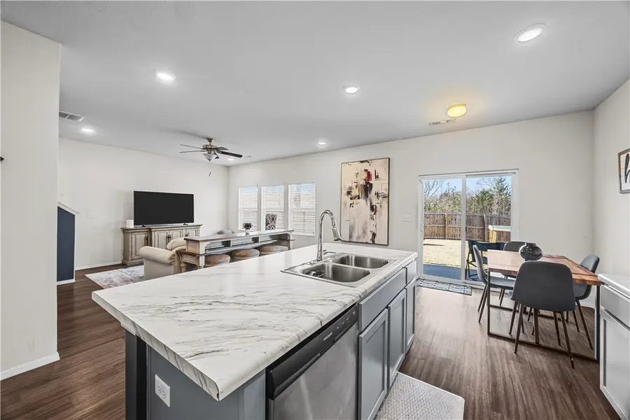 827 E Sparrow Circle, Fayetteville, AR 72701 - Image #2