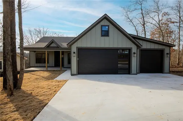 15 Kenninghall Lane, Bella Vista, AR 72715