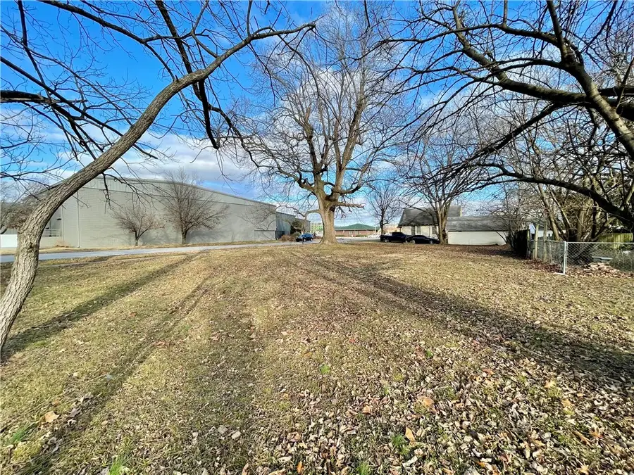 229 W Grove Avenue, Springdale, AR 72764 - Image #3