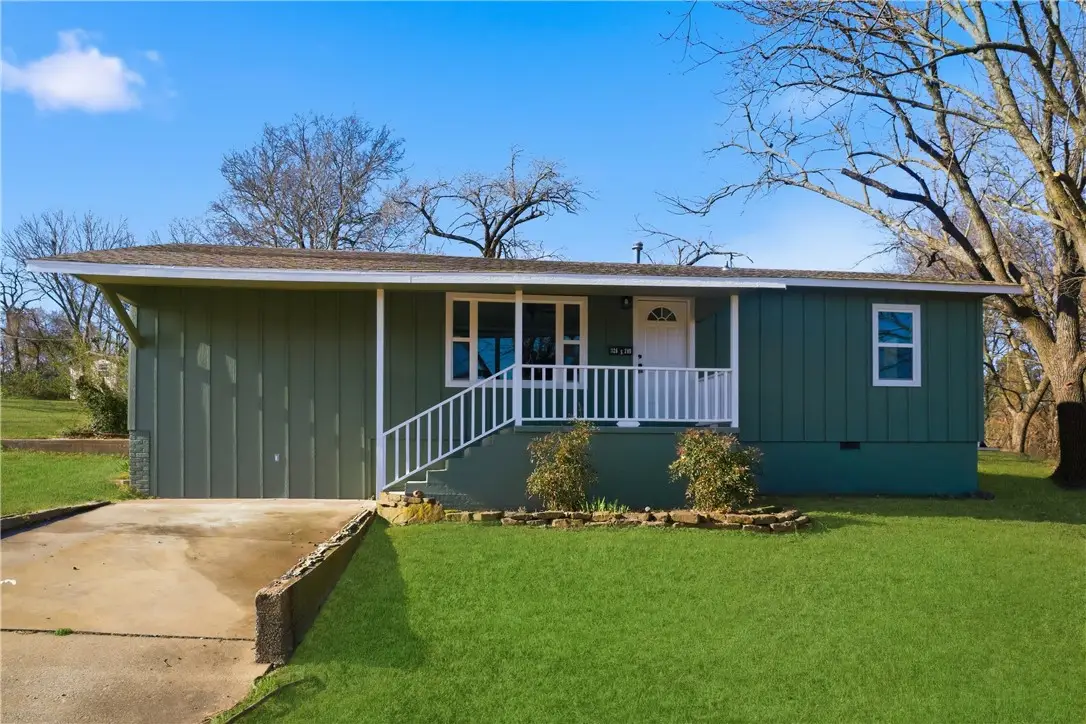 1126 S 2nd Street, Stilwell, OK 74960 - #1