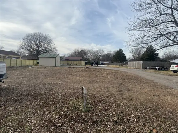 500 West End Street, Springdale, AR 72764