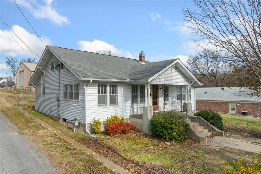 117 E Erie Street, Harrison, AR 72601 - #2