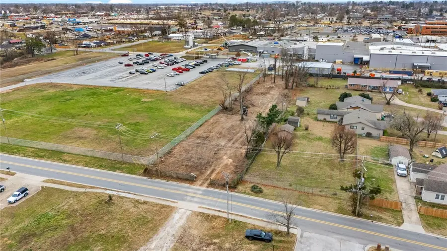 1128 W Persimmons, Rogers, AR 72756 - Image #2