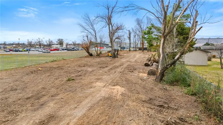 1128 W Persimmons, Rogers, AR 72756 - Image #3