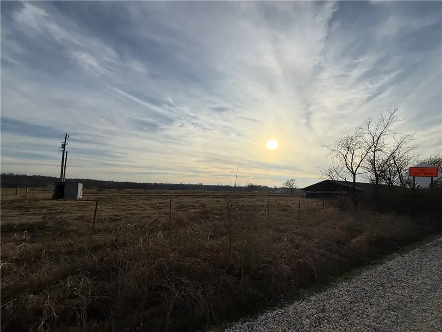 Young Road, Summers, AR 72769 - Image #2