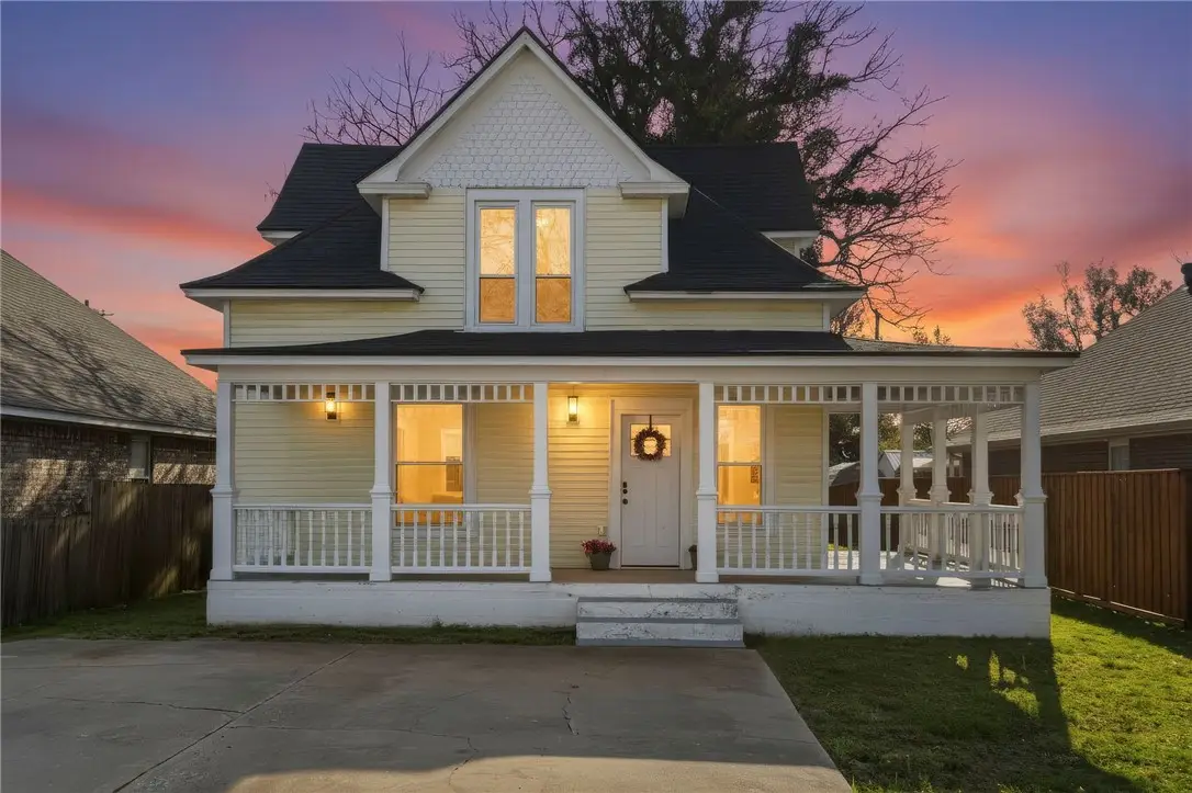 120 S Collins Avenue, Gentry, AR 72734 - #1