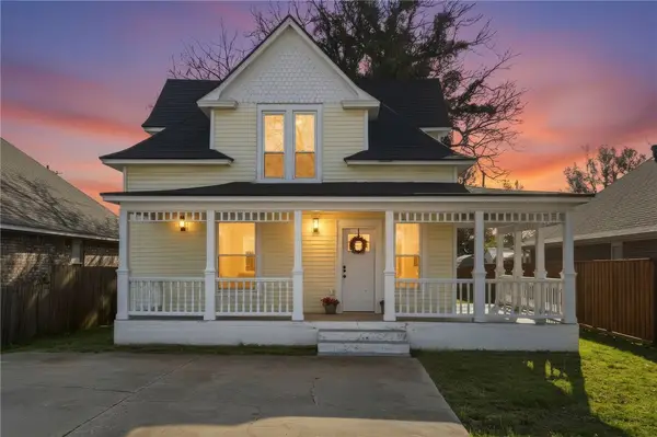 120 S Collins Avenue, Gentry, AR 72734