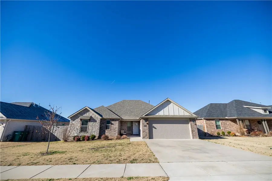 1011 Fair Oaks Street, Tontitown, AR 72762 - Image #2