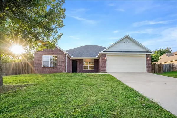 11483 Giles Road, Farmington, AR 72730