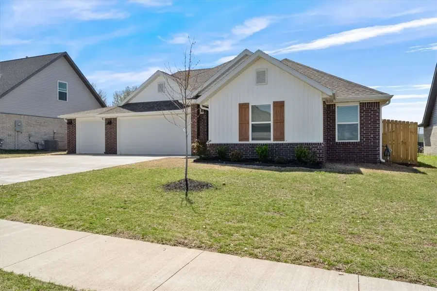 205 Pennington Avenue, Prairie Grove, AR 72753 - Image #2