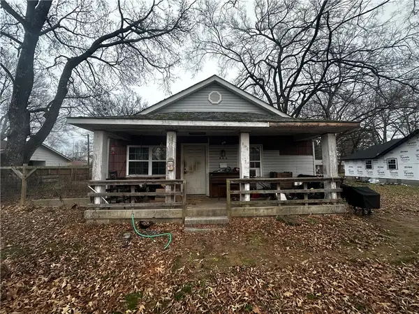 804 N Johnson Street, Clarksville, AR 72830