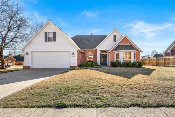 2710 W Wood Street, Rogers, AR 72756