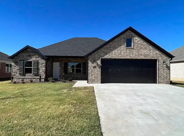 1035 Fair Oaks, Tontitown, AR 72762