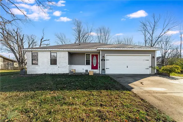 1107 SE C Street, Bentonville, AR 72712