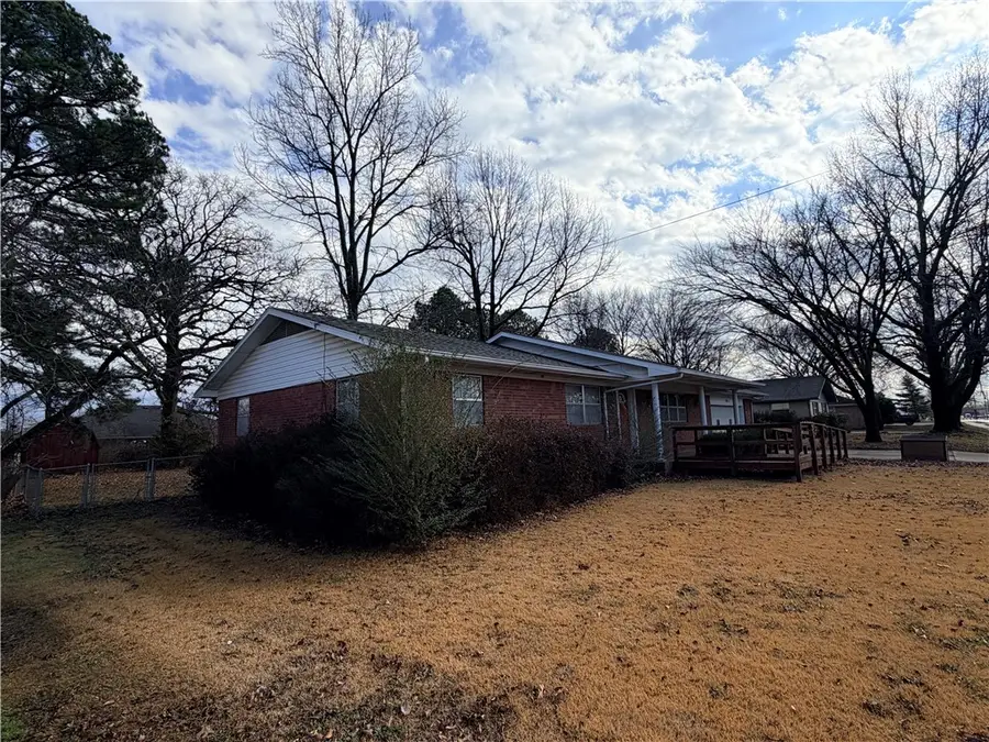 115 S Country Club Road, Siloam Springs, AR 72761 - #2