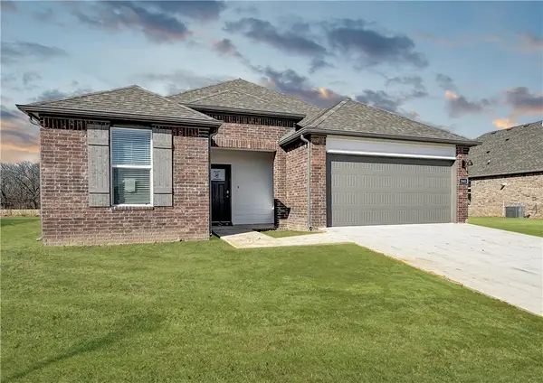 453 W Taverner Xing, Farmington, AR 72730