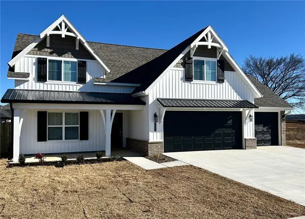 711 S Baggett Street, Prairie Grove, AR 72753