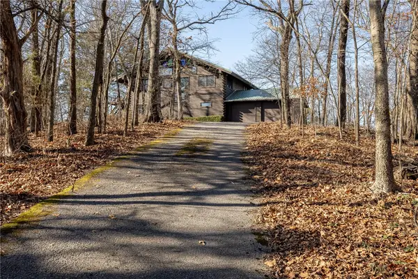 539 Thompson Lane, Noel, MO 64854