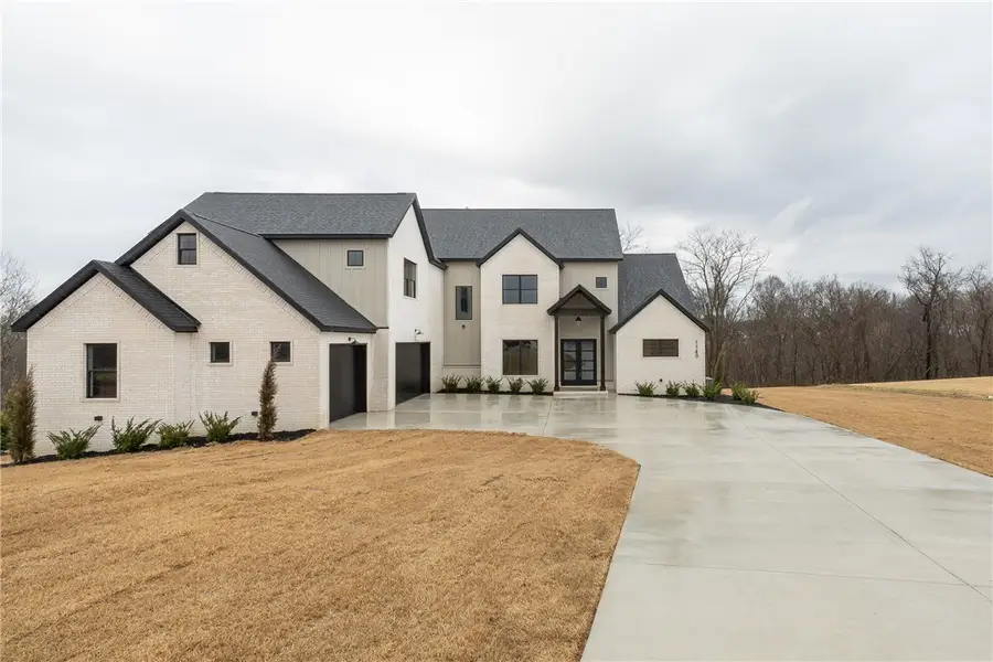 1140 Noah Street, Fayetteville, AR 72703 - Image #2