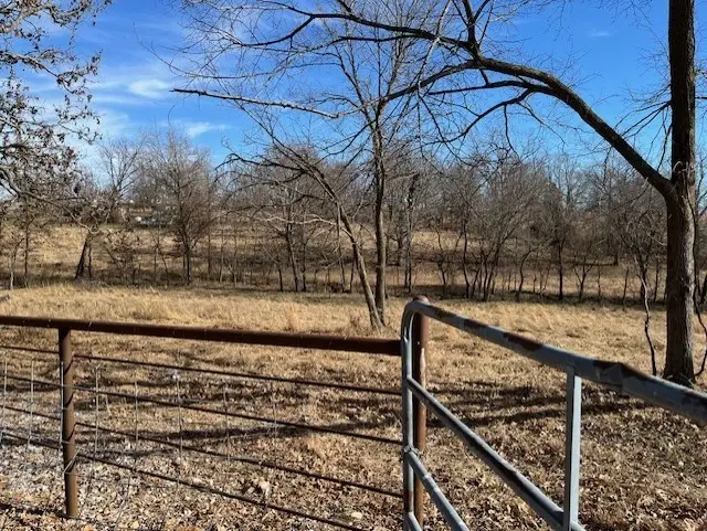 1035 E 1st Avenue, Gentry, AR 72734 - Image #3