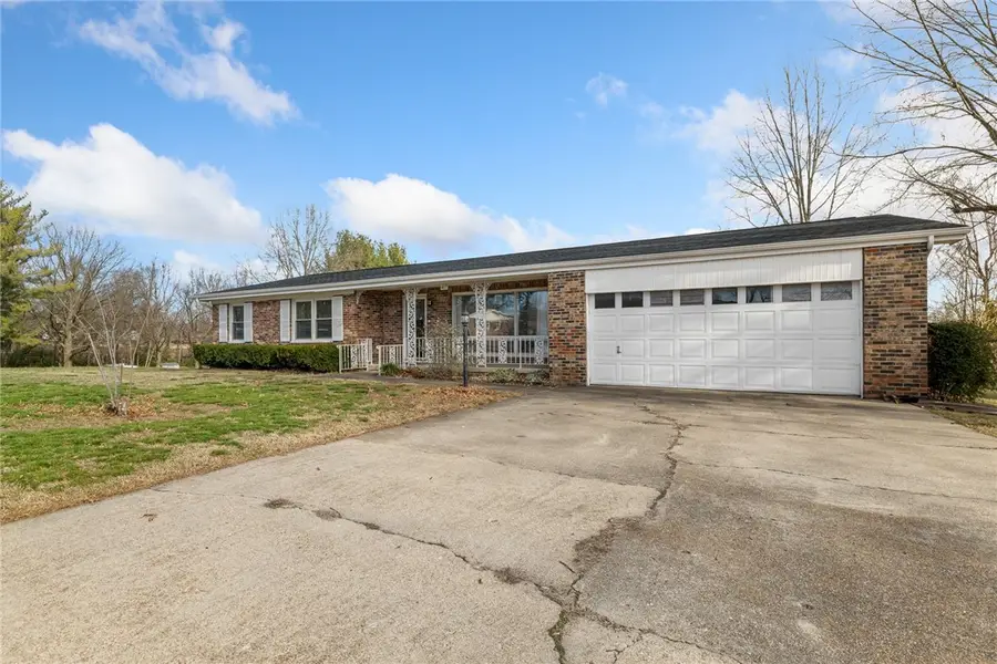 417 Natchez Trace Street, Harrison, AR 72601 - Image #2