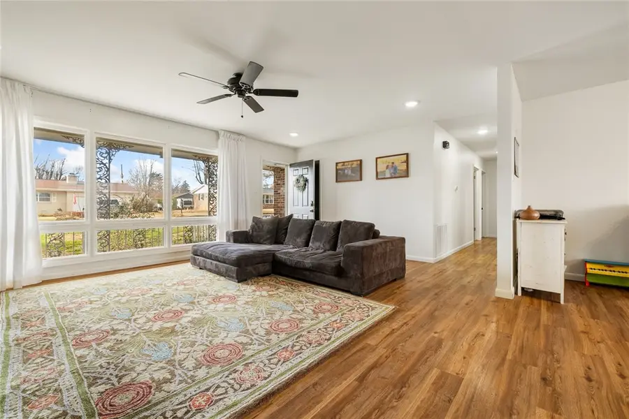 417 Natchez Trace Street, Harrison, AR 72601 - Image #3