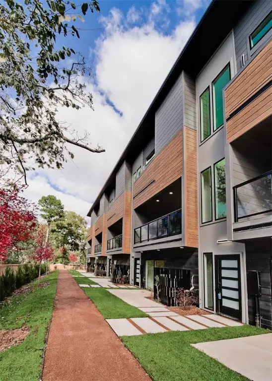 214 NW 9th Street, Bentonville, AR 72712