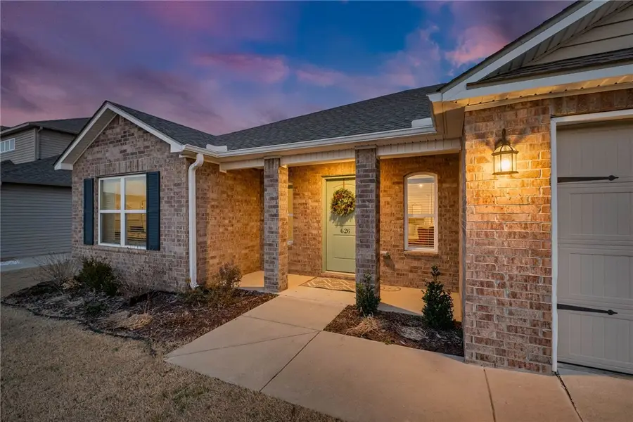626 Woodcreek Loop, Lowell, AR 72745 - Image #2