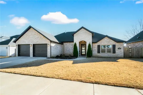5529 W Poison Springs Drive, Fayetteville, AR 72704