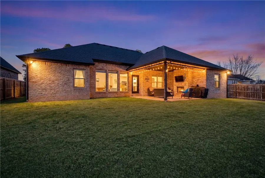 5529 W Poison Springs Drive, Fayetteville, AR 72704 - Image #3