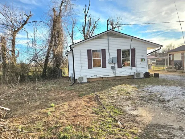 926 Maple Street, Rogers, AR 72756
