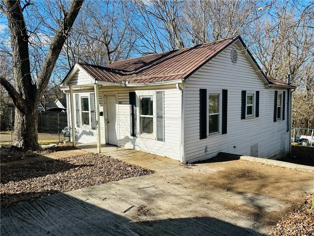 217 Rogers Avenue, Harrison, AR 72601 - Image #1