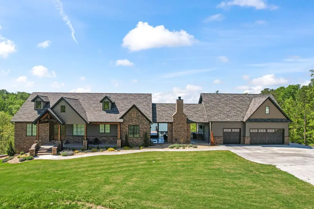 18700 Knabenschuh Drive, Garfield, AR 72732 - Image #1