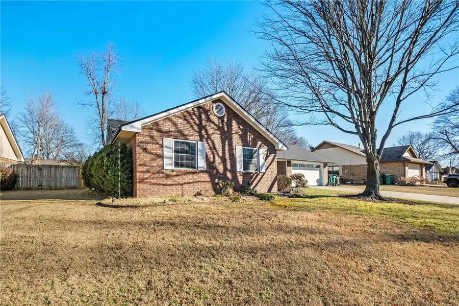 905 Cardinal Drive, Rogers, AR 72756 - Image #2