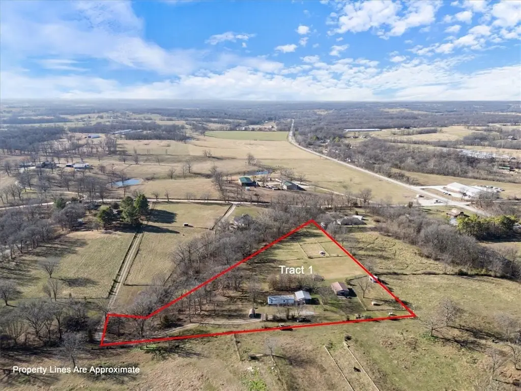 12246 S Pleasant Valley Road, Gentry, AR 72734 - Image #1