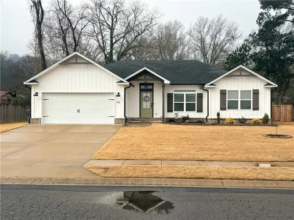 302 Promenade Circle, Russellville, AR 72801