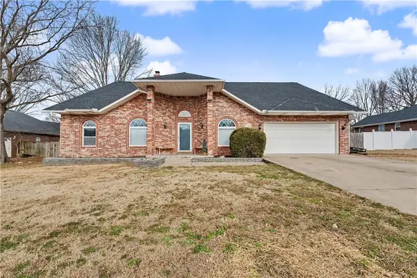 910 Raintree Court, Siloam Springs, AR 72761