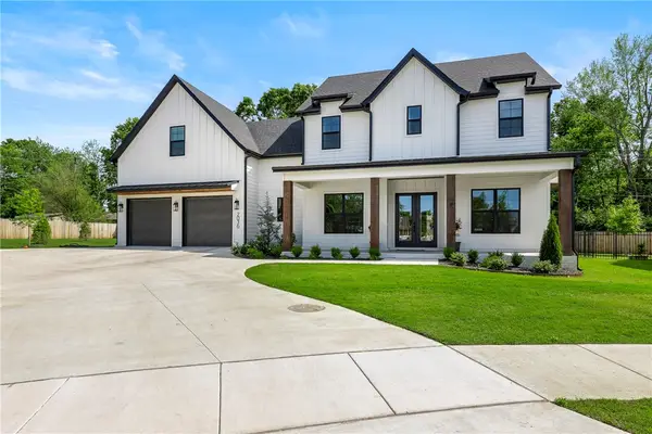 2036 N Dutton Place, Fayetteville, AR 72703