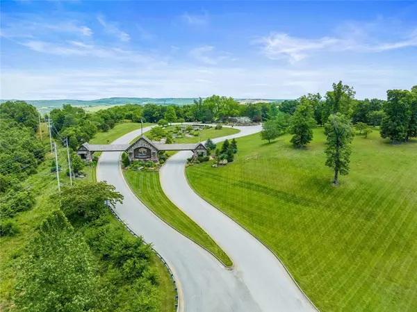 184 Forest Oak Drive, Hollister, MO 65672