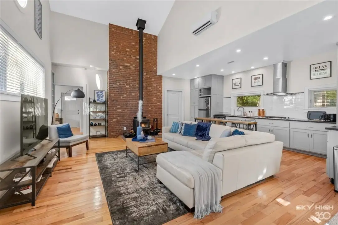 1049 S Washington Avenue, Fayetteville, AR 72701 - Image #1