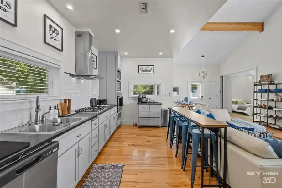 1049 S Washington Avenue, Fayetteville, AR 72701 - Image #3