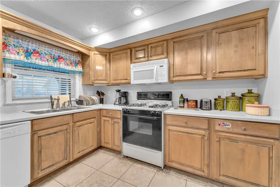 998 Eastgate Street, Siloam Springs, AR 72761 - Image #3